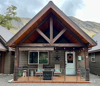 1432 N Salmon Drive Riggins, ID 83549