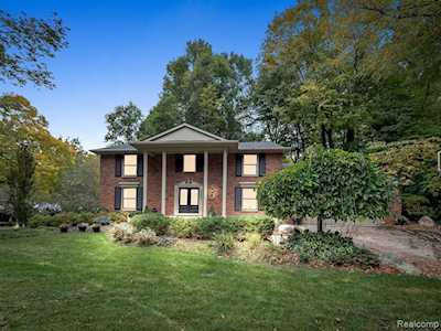 28834 Oak Point Dr Farmington Hills, MI 48331