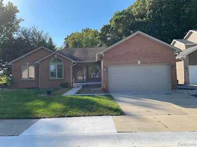 36415 Gloucester Trl Clinton Township, MI 48035