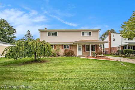 50072 Vinecrest Ln Chesterfield, MI 48047