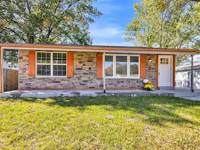 19 Kingsway Dr Unincorporated, MO 63385