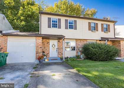 11 Bradley Dr Newark, DE 19702