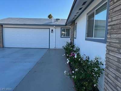 205 Lightning St Las Vegas, NV 89145