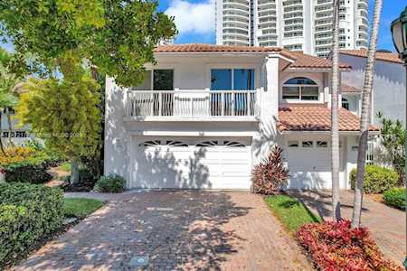 3785 NE 209th Ter Aventura, FL 33180