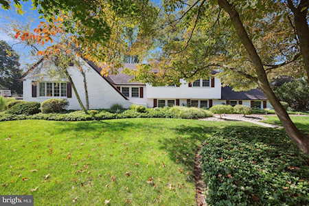 732 Stonehouse Rd Moorestown, NJ 08057