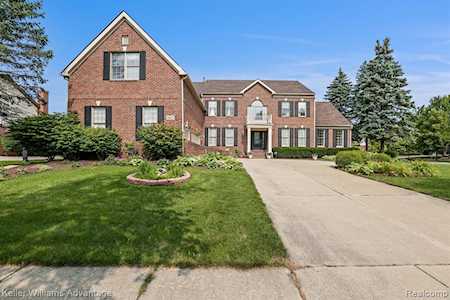 26551 Glenwood Dr Novi, MI 48374