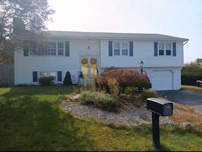 4 Polly Dr North Providence, RI 02911