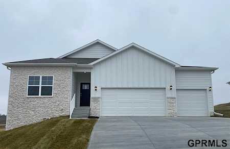 6425 Clear Creek St Papillion, NE 68157