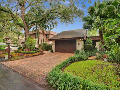 11829 SW 77th Ter Miami, FL 33183