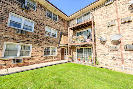 9817 Nottingham Ave #304 Chicago Ridge, IL 60415