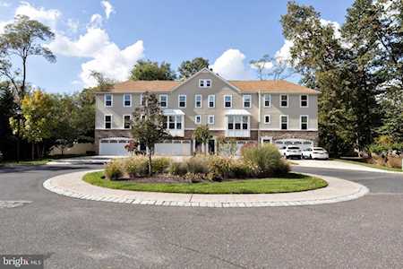 19 Regency Ct Cherry Hill, NJ 08002