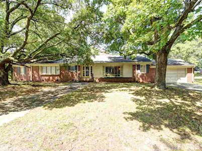 501 Cherry Street Selma, NC 27576