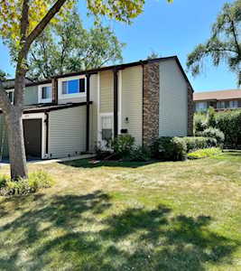 1419 Bayside Ln Wheeling, IL 60090
