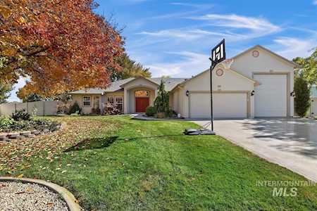 10 S Rolling Green St Nampa, ID 83687