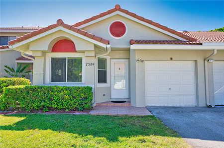7584 S Pinewalk Dr S Margate, FL 33063