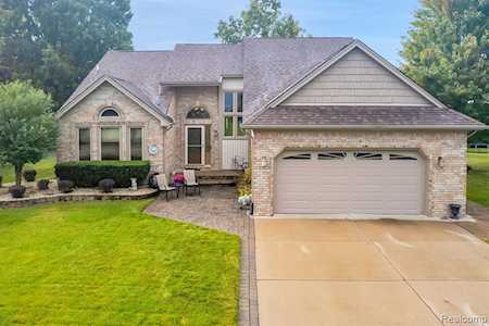 31119 Broderick Dr Chesterfield, MI 48051