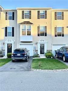3 Pink Rose Ln Easton, PA 18045