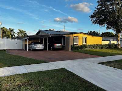 124 Davis Rd Palm Springs, FL 33461