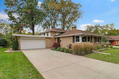 647 E Stark Dr Palatine, IL 60074