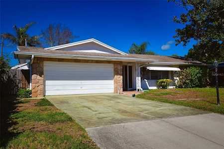13827 Antigua Dr Seminole, FL 33776