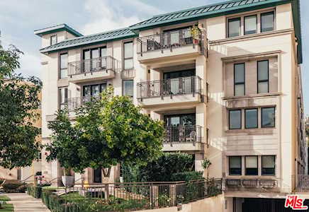 441 S Barrington Ave #204 Los Angeles, CA 90049