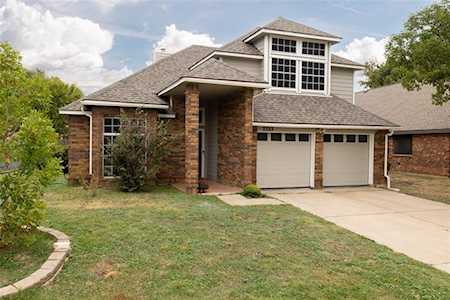 2223 Reverchon Drive Arlington, TX 76017