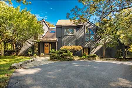 64 Whippoorwill Rd Armonk, NY 10504
