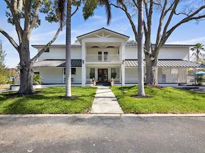 200 High St Tarpon Springs, FL 34689
