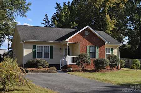 415 Aurora Blvd Matthews, NC 28104