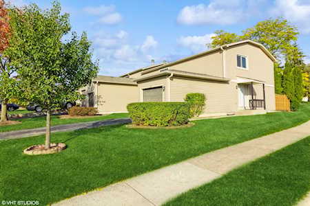 561 Stone Gate Circle #561 Schaumburg, IL 60193