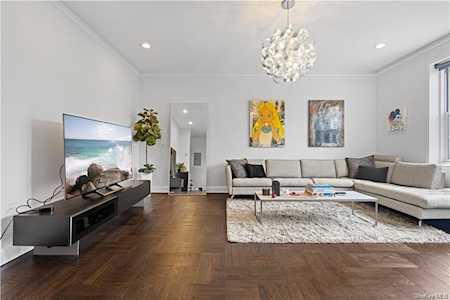 6 Midland Gardens #4E Bronxville, NY 10708