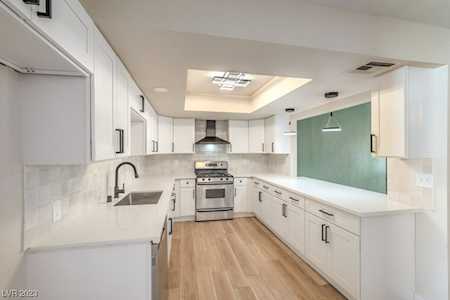 4560 Mcmillan Rd Las Vegas, NV 89121
