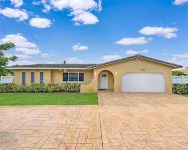 8306 NW 36th St Coral Springs, FL 33065