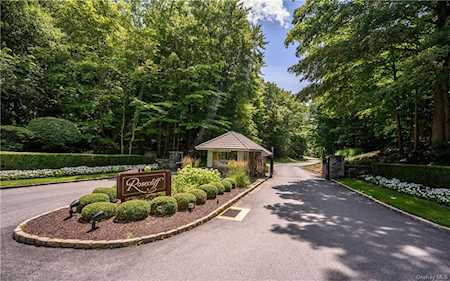 1 Sunnyside Ct Briarcliff Manor, NY 10510