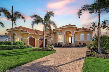 1036 Dolphin Dr Cape Coral, FL 33904