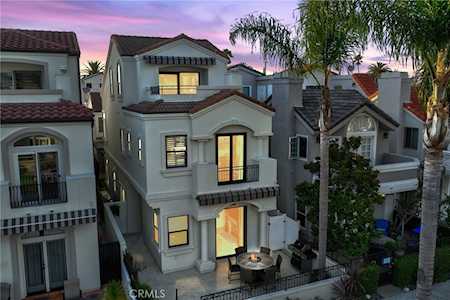 411 8th St Huntington Beach, CA 92648