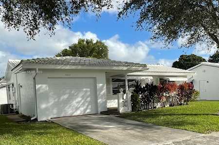 8561 NW 17th St Plantation, FL 33322