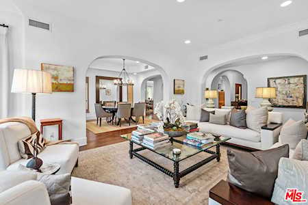 558 Hillgreen Dr #107 Beverly Hills, CA 90212