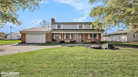 16650 Walcliff Dr Clinton Township, MI 48035