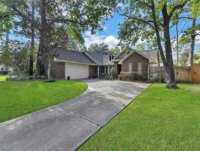 3827 Village Oaks Dr Kingwood, TX 77339