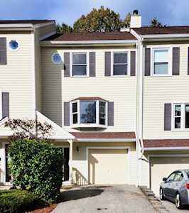 36 Cricket Hill Dr Merrimack, NH 03054