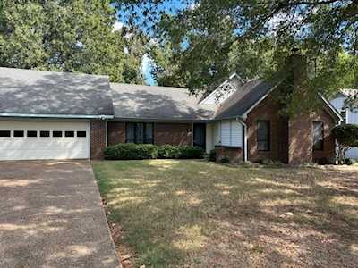 2736 Rockcreek Pky Memphis, TN 38016