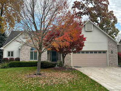 7992 Turnberry Dr Northfield Twp, MI 48189