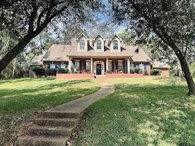215 Preston Trl Jacksonville, TX 75766