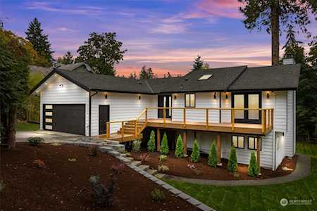 722 Cherry Ave NE Bainbridge Island, WA 98110