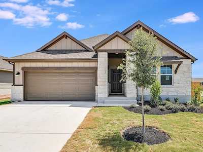 142 Stellers Swoop Cedar Creek, TX 78612