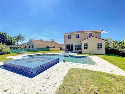 1971 NW 184th Ter Pembroke Pines, FL 33029