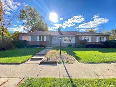 6025 N Teal Wood Circle Peoria, IL 61615