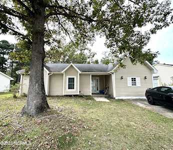 124 Broadleaf Dr Jacksonville, NC 28546