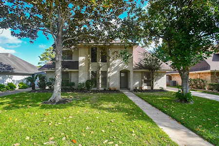 3015 Green Fields Dr Sugar Land, TX 77479